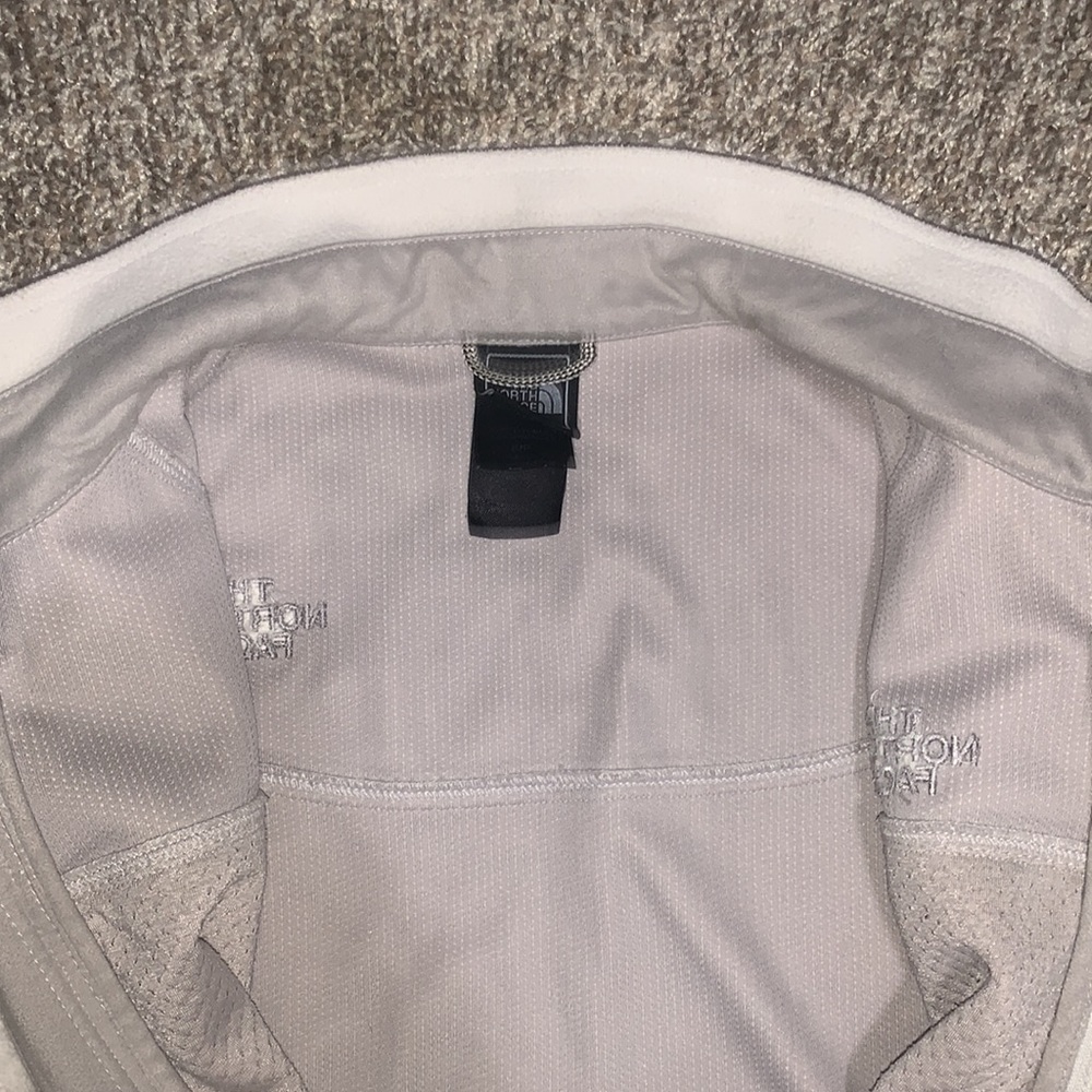 Off white/cream colored north face vest - Picture 3 of 3